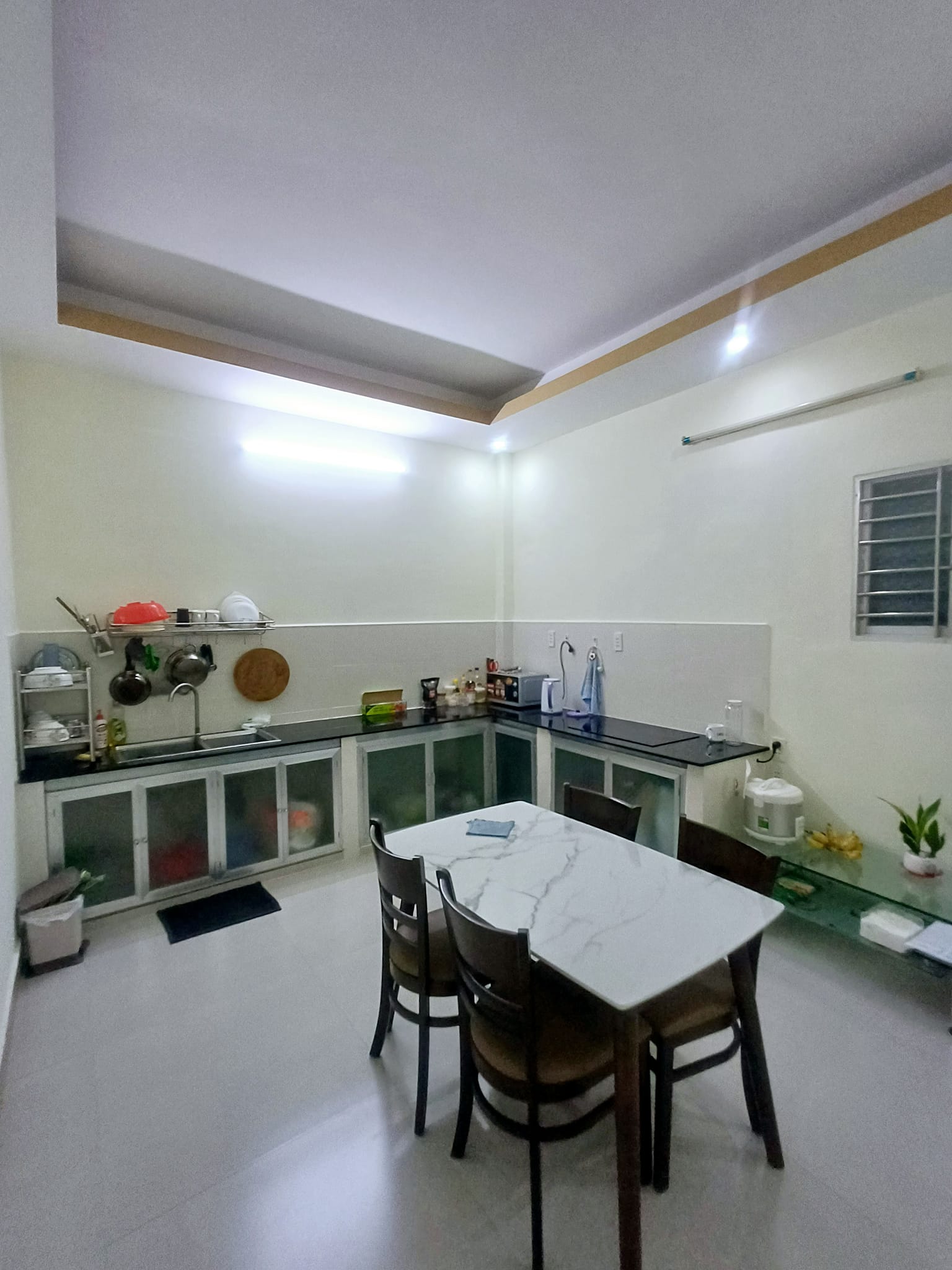 Bán nhà sát khu biệt thự, 40m2, 2 tầng, 20m ra mặt tiền, chỉ 3.75 tỷ TL 0906993584